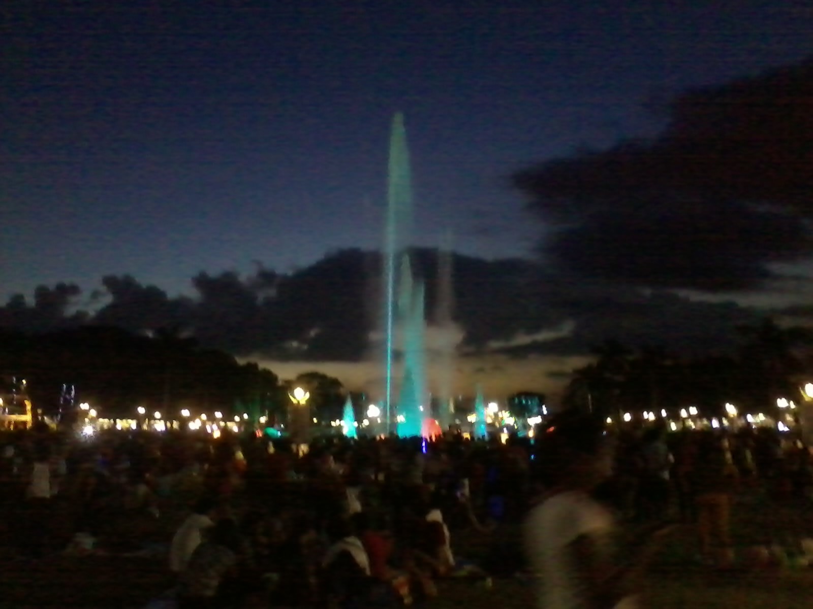 luneta-fountains-evening