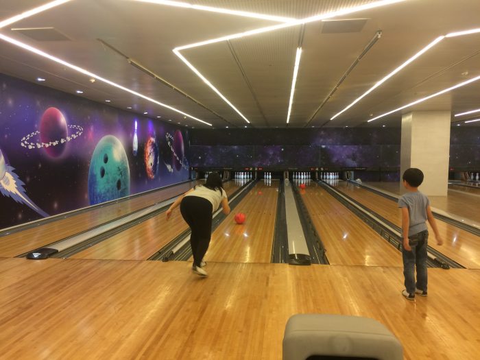 mother-bowling