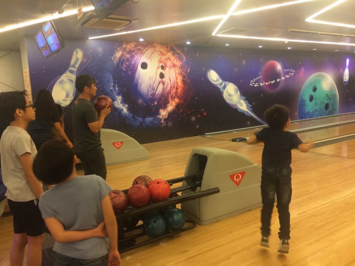 bowling-center-family