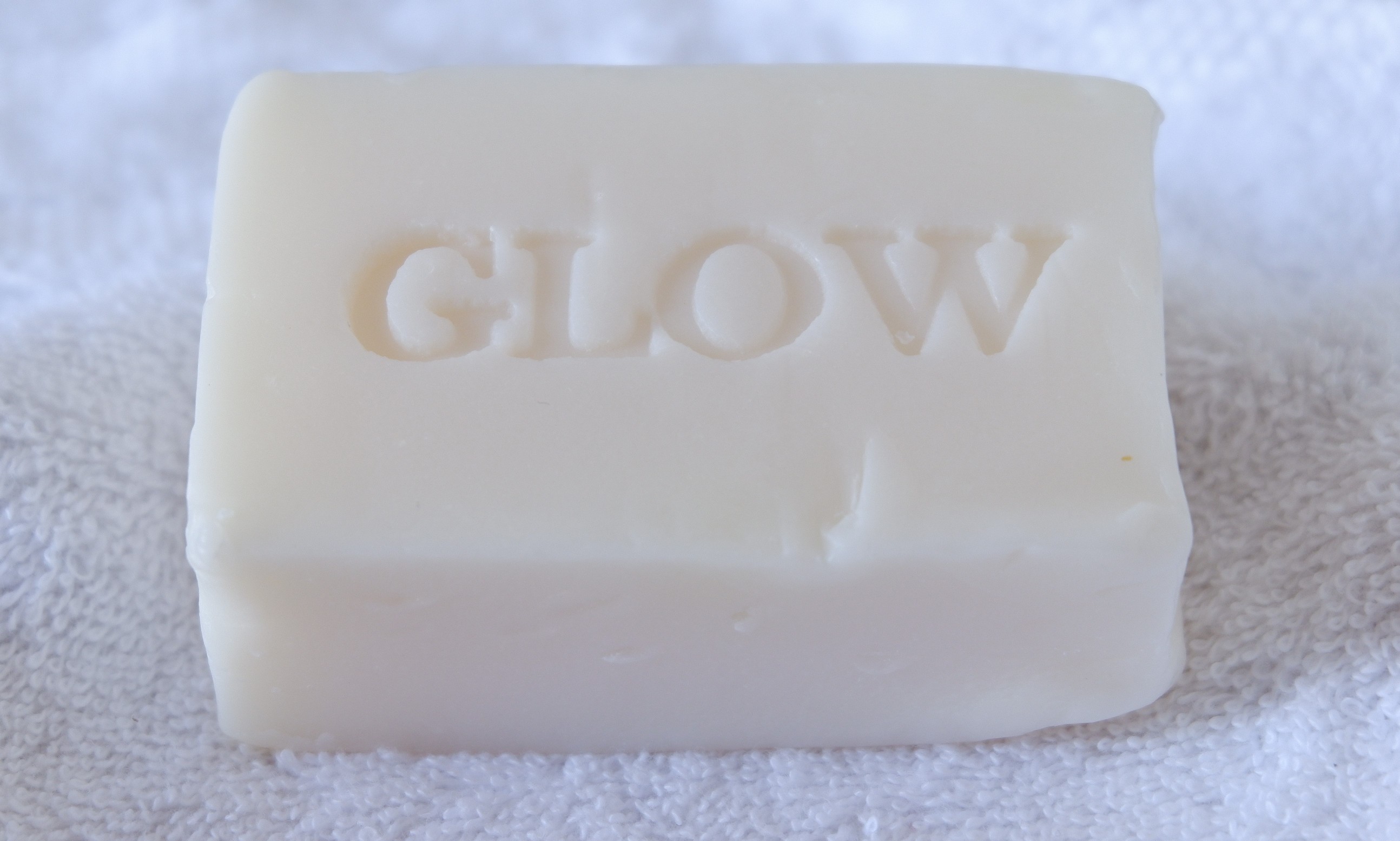 maxCEEmum-glow-soap