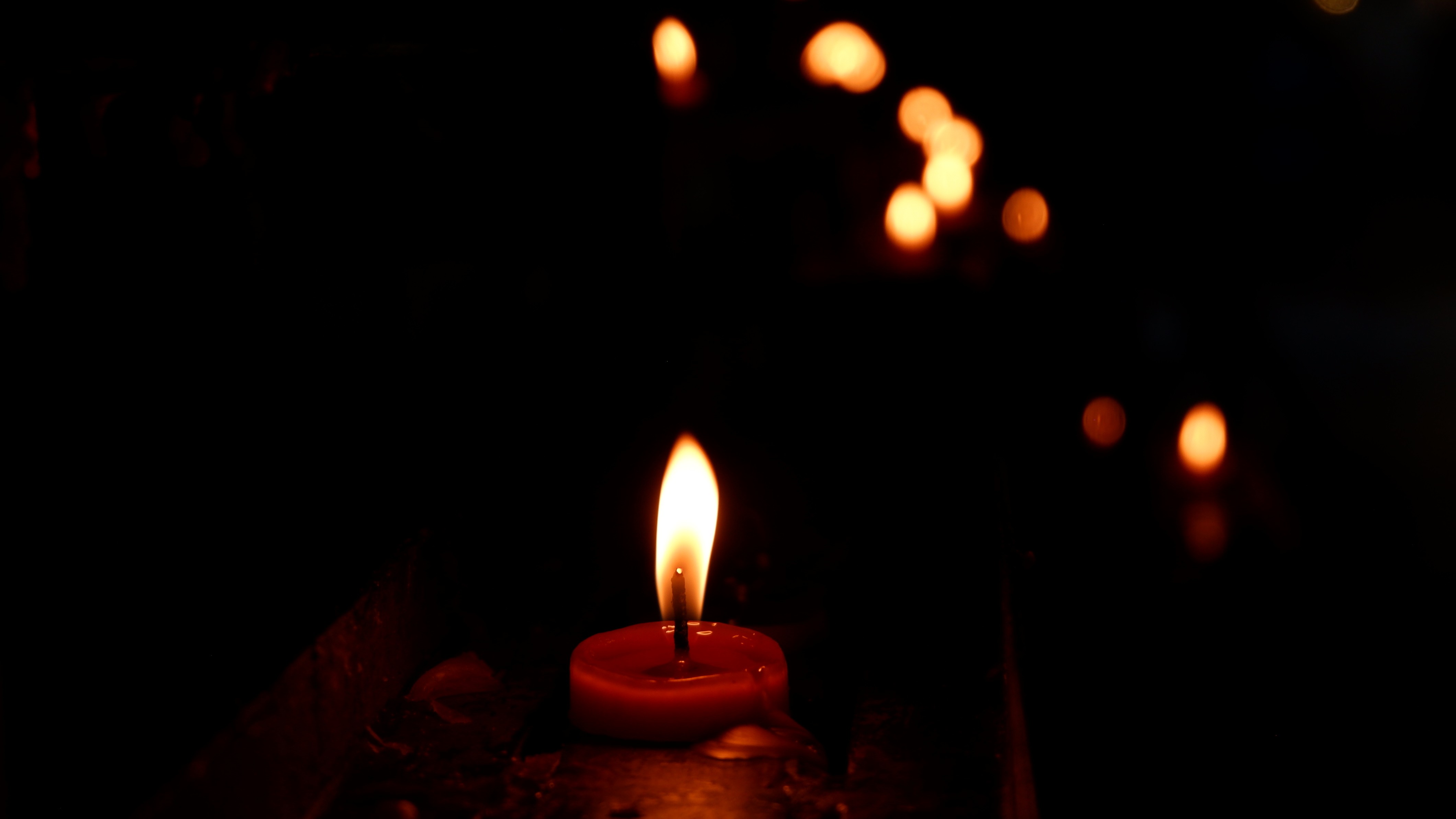 candle-paoay-church