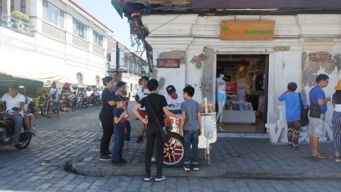 calle-crisologo-vigan